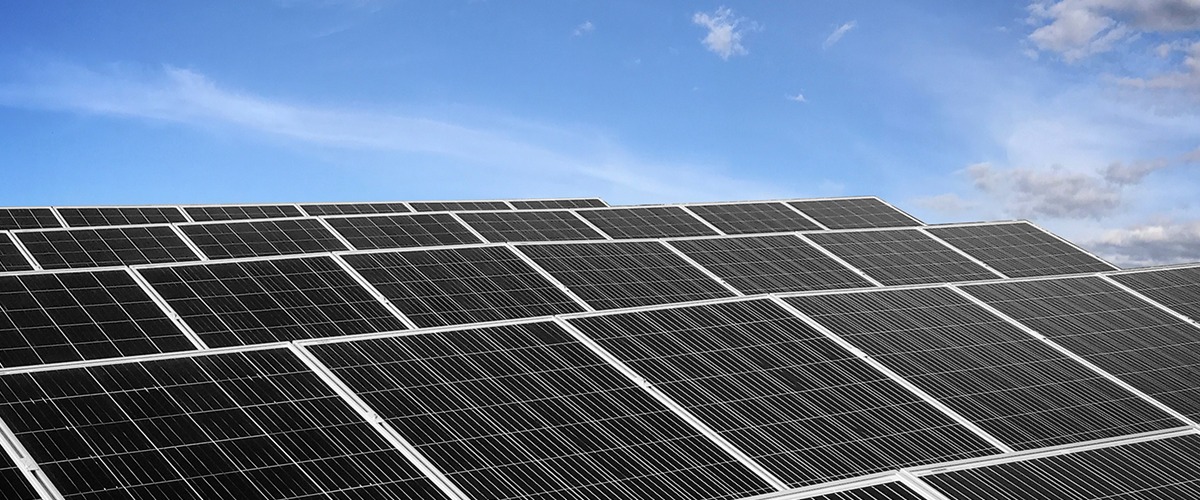 O que são módulos fotovoltaicos bifaciais?